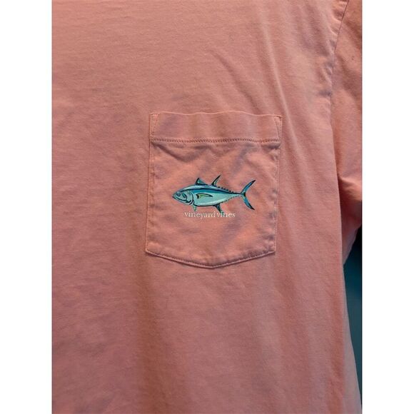 Vineyard Vines Men's M Pink Short Sleeve Tee Fish Graphic Pocket - Picture 3 of 7